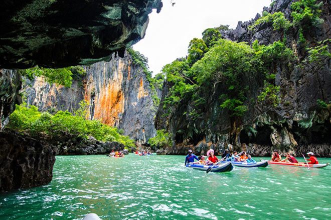 James Bond Khai Speed Boat