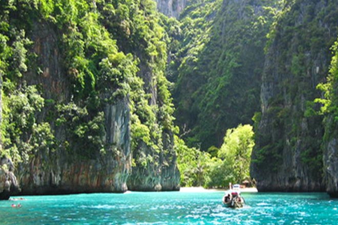 Hong Island by Sea Canoe